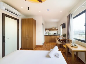 Studio trung tâm thành phố | Phòng cách âm, truy cập Internet không dây miễn phí, bộ trải giường 