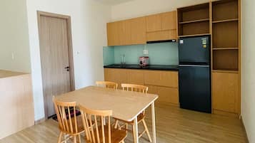 City Apartment | Private kitchen | Microwave, stovetop, cookware/dishes/utensils