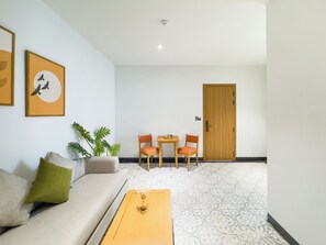 Suite estudio | Cocina privada | Microondas, placa de cocina y utensilios de cocina