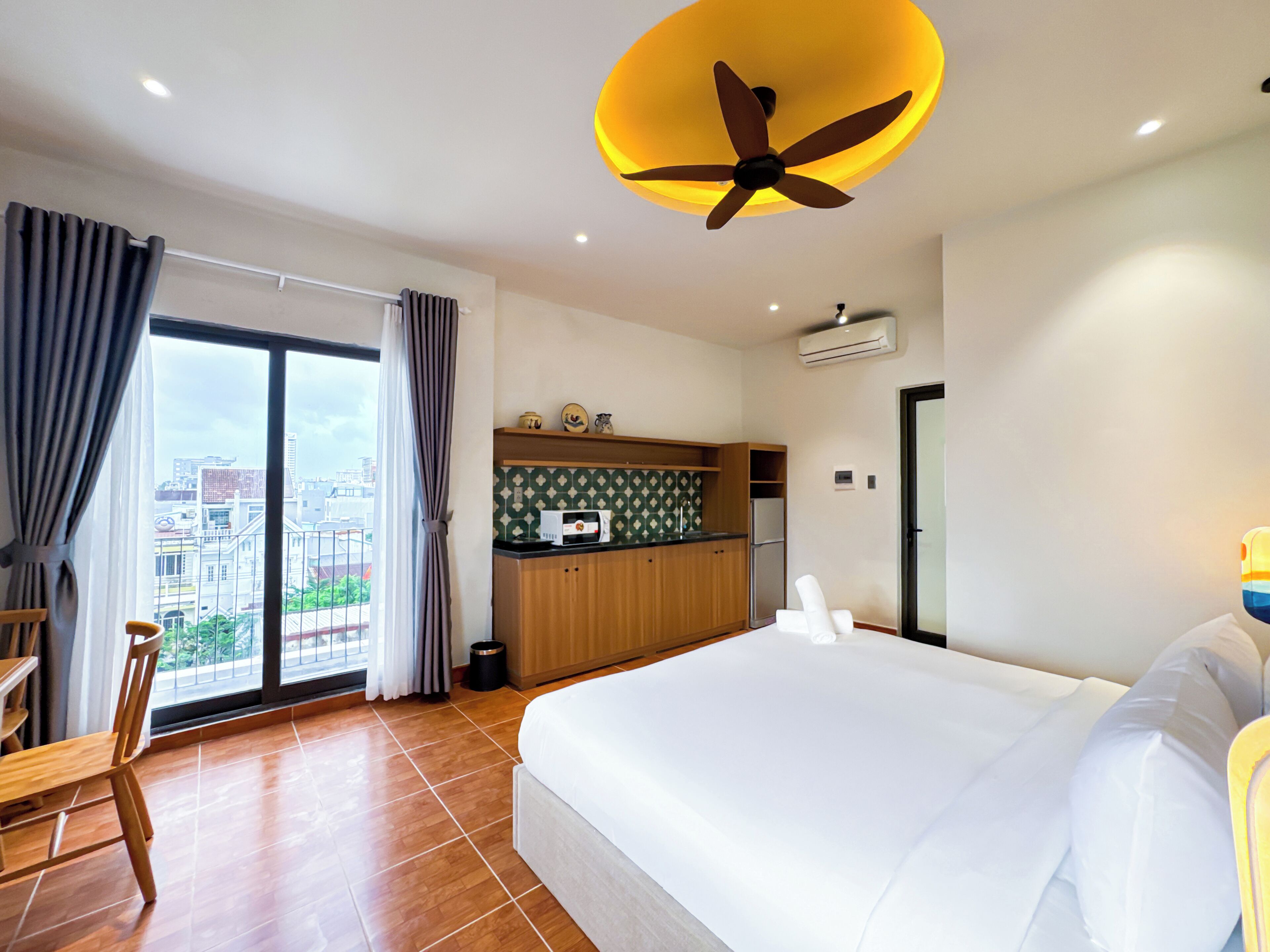 ซิตี้สตูดิโอ | ครัวส่วนตัว | ตู้เย็นเล็ก, ไมโครเวฟ, เตาประกอบอาหาร, เครื่องครัว/จาน/ช้อนส้อม