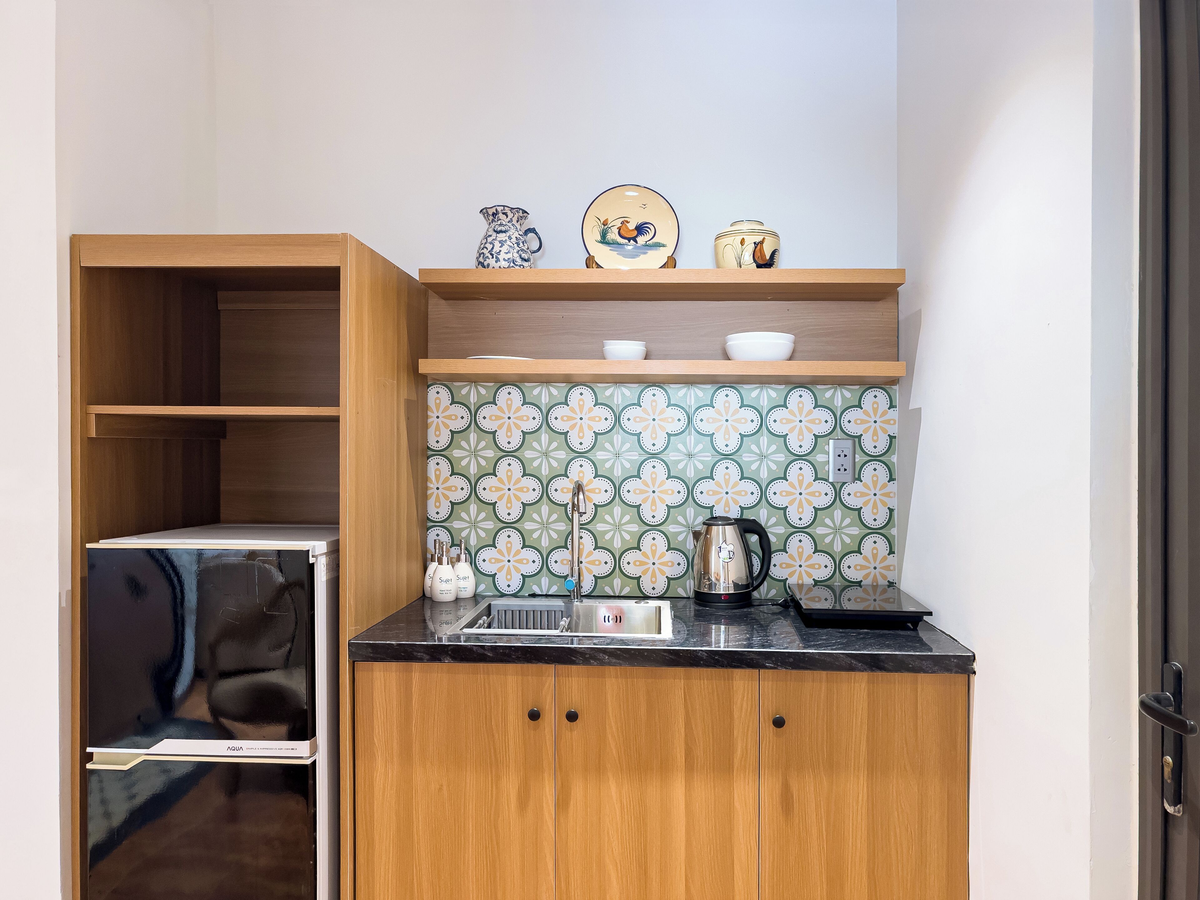 Standard Apartment | Private kitchen | Mini-fridge, microwave, stovetop, cookware/dishes/utensils