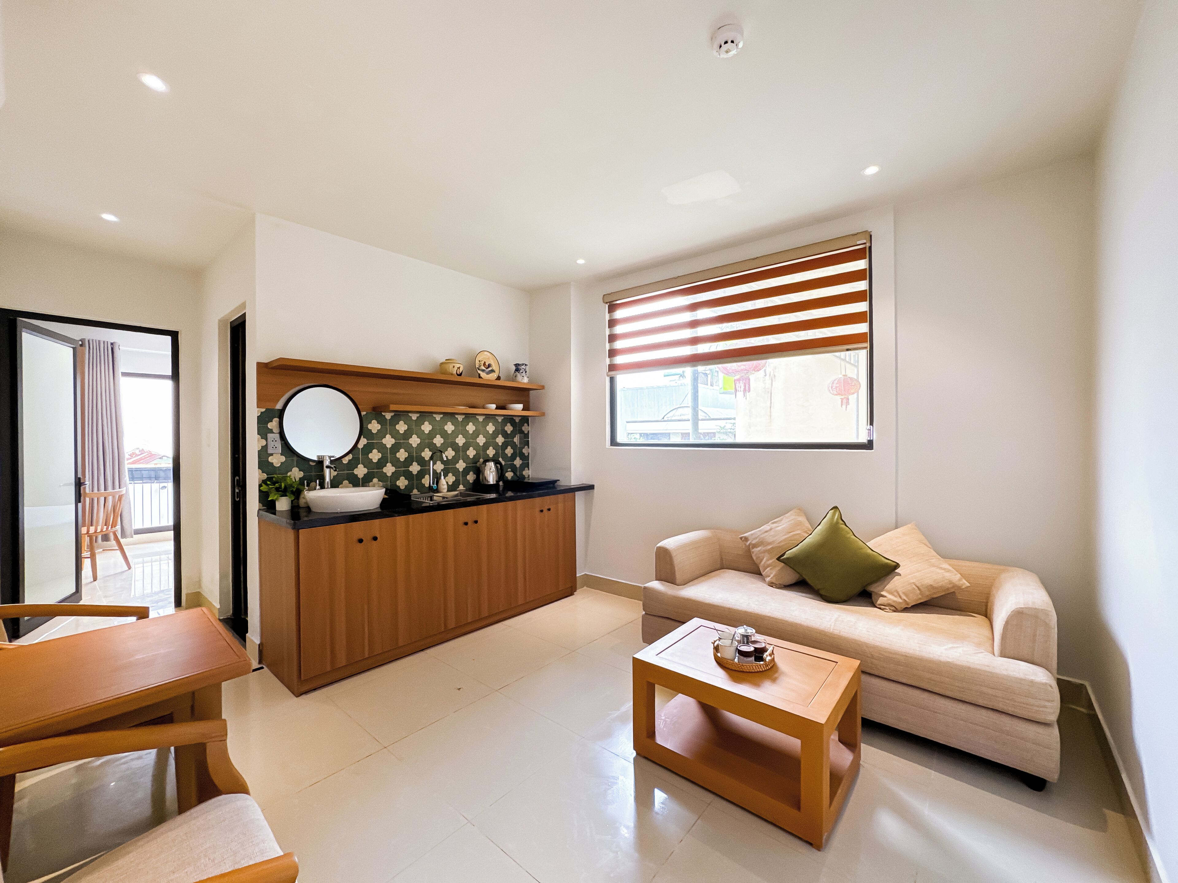 City Apartment | Private kitchen | Mini-fridge, microwave, stovetop, cookware/dishes/utensils