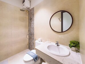 Leilighet – superior | Bad | Dusj, hårføner, tøfler og håndklær