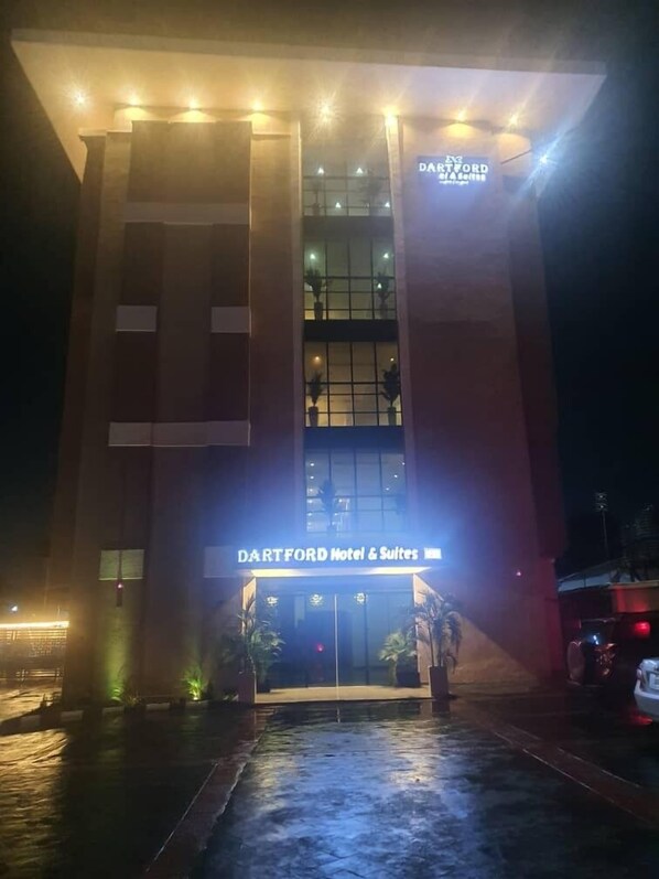 Property entrance - Dartford Hotels and Suites (Benin City)