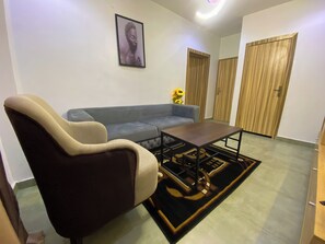 Desk, laptop workspace, free WiFi - Dartford Hotels and Suites (Benin City)