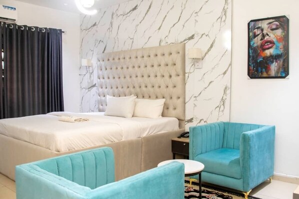 Habitación doble, balcón | Camas extra