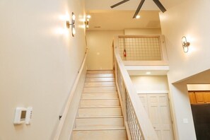 Interior - Minnie's Place - Downtown Waynesville, 3 BR, 2.5 BA, Newly Renovated Duplex (Waynesville)