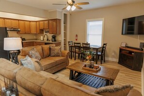 Smart TV - Minnie's Place - Downtown Waynesville, 3 BR, 2.5 BA, Newly Renovated Duplex (Waynesville)