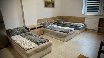 غرفة رباعية مريحة | مكواة/لوح كي وواي فاي مجانًا