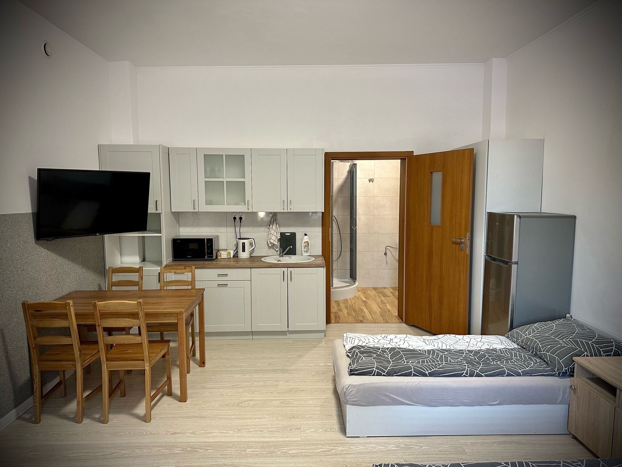 Iron/ironing board, free WiFi