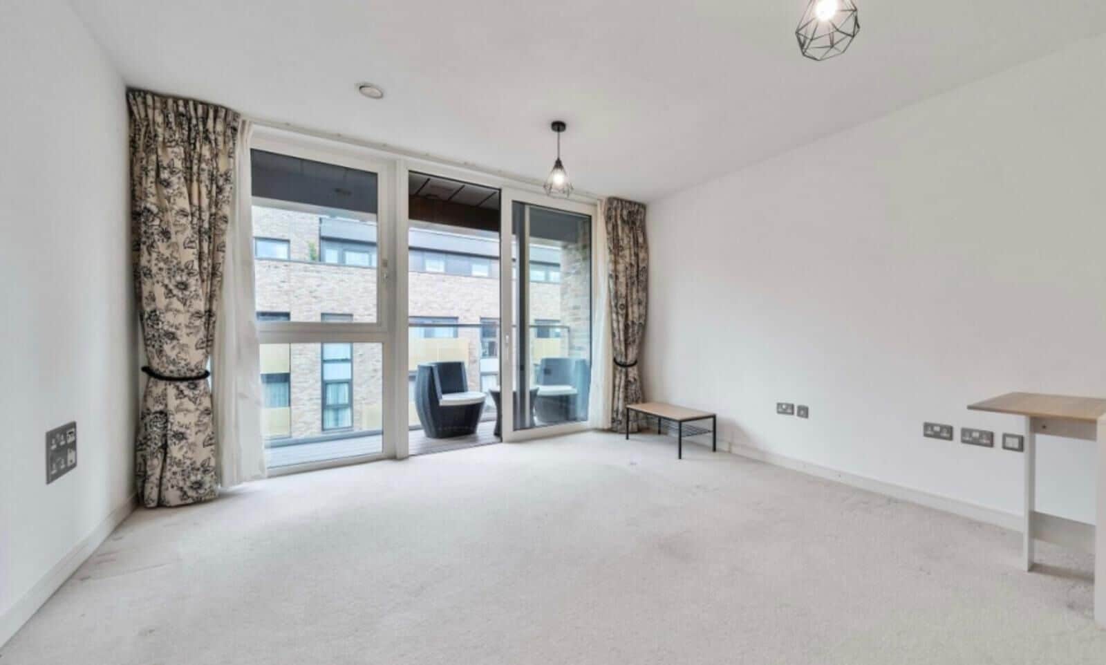 Deluxe-Apartment, Blick auf den Innenhof | Wohnzimmer