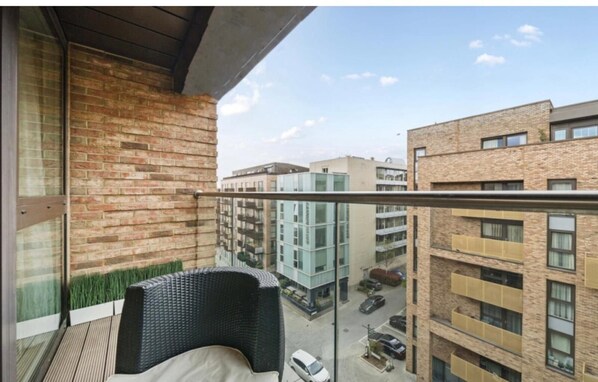 Deluxe Apartment, Courtyard View | Balcony