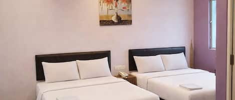 Habitación cuádruple familiar, 2 camas Queen size | Tabla de planchar con plancha y wifi gratis