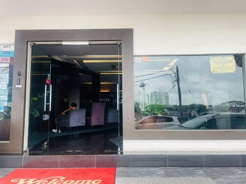 Newland Hotel by Ardens - Taman Pelangi