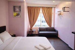 Grand Double Room, 1 Queen Bed - Newland Hotel by Ardens - Taman Pelangi (Johor Bahru)