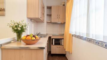 Fridge, microwave, stovetop, toaster