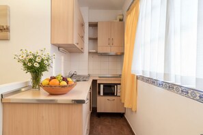 Fridge, microwave, stovetop, toaster