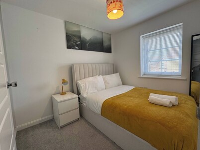 Room-2 Private Contractor-friendly Rooms