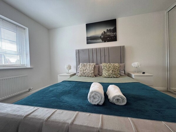 Shared Dormitory, 2 Bedrooms | 2 bedrooms - Room-2 Private Contractor-friendly Rooms (Wolverhampton)