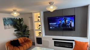 Living room - Room-2 Private Contractor-friendly Rooms (Wolverhampton)