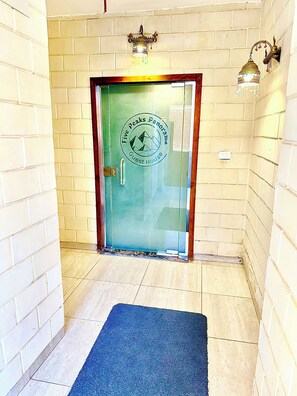 المنشأة من الداخل