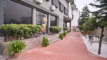 Daily buffet breakfast (INR 350 per person)