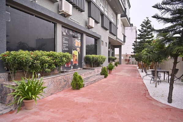 Daily buffet breakfast (INR 350 per person)