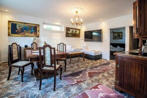 Apartment, 1 Bedroom, Smoking, Terrace | Living room