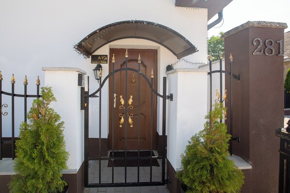 Apartment, 1 Bedroom, Smoking, Terrace | Exterior detail