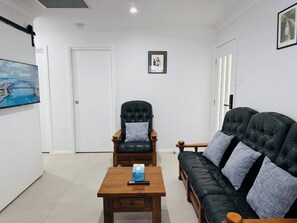 House, 3 Bedrooms, Smoking, Balcony | Living room