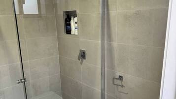 House, 3 Bedrooms, Smoking, Balcony | Bathroom