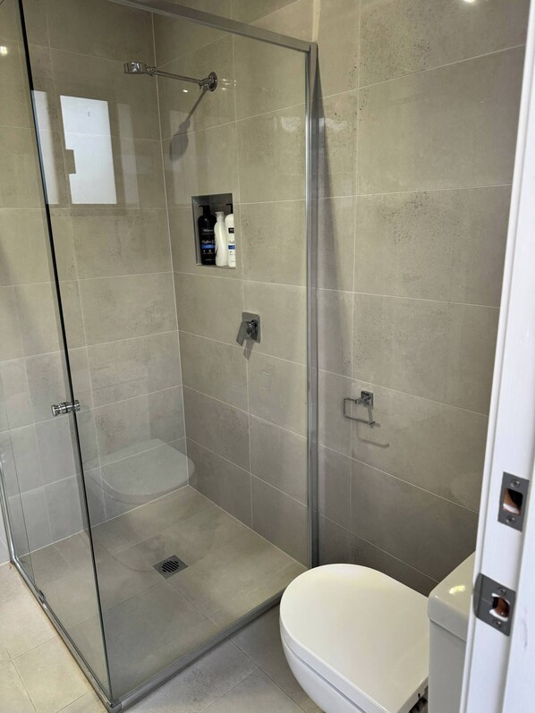 House, 3 Bedrooms, Smoking, Balcony | Bathroom