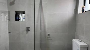 House, 3 Bedrooms, Smoking, Balcony | Bathroom