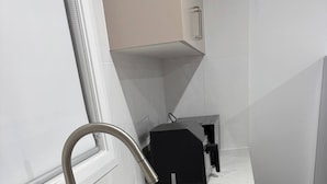 House, 3 Bedrooms, Smoking, Balcony | Private kitchen - Bran new Home With Ducted AC to Stay in Sydney (Sydney)
