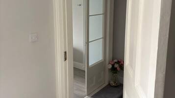 Luksushuone, oma kylpyhuone | Silitysrauta/-lauta, ilmaiset vauvansängyt, ilmainen Wi-Fi