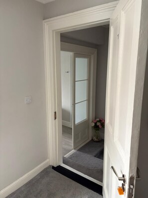 Deluxe Room | Iron/ironing board, free cribs/infant beds, free WiFi, bed sheets