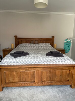 Habitación de lujo, baño privado | Tabla de planchar con plancha, cunas gratuitas, wifi gratis