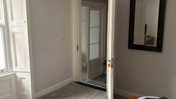 Luksushuone, oma kylpyhuone | Silitysrauta/-lauta, ilmaiset vauvansängyt, ilmainen Wi-Fi