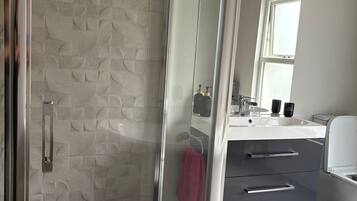 Luxury - Private Bathroom | Bathroom | Free toiletries, hair dryer, towels, soap