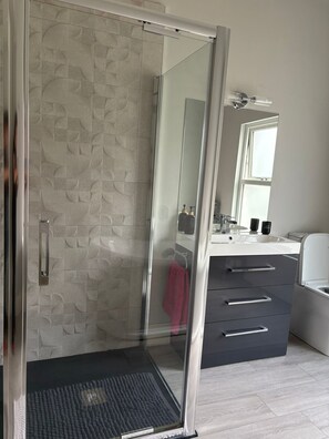 Luxury - Private Bathroom | Bathroom