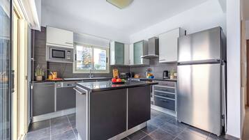 Apartamento, 3 quartos, sacada, vista para a cidade | Parte interna