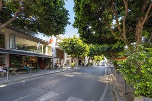 Exterior - Lena Court - Spacious 3bdr, City Views (Limassol)