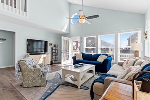 TV, stereoanlegg og kontorer