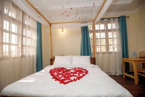 Desk - Bamboo Savanna Villas (Arusha)