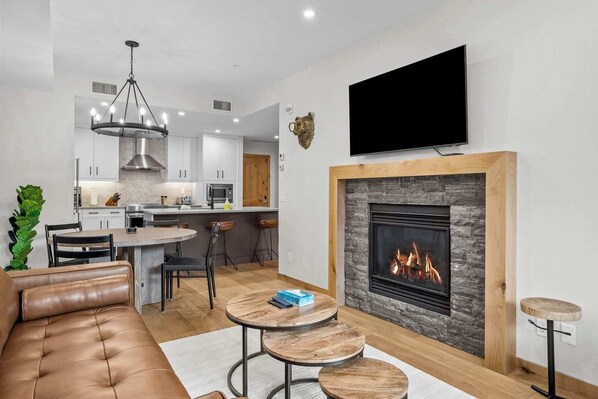 TV, fireplace