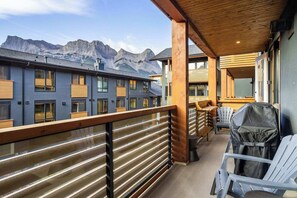 Property grounds - Creekside Cove Lux 1Bd close to DT w hot tub (Canmore)