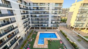 A multi-story residential building with a central courtyard featuring a swimming pool and green spaces. - Bielsa del Pilar - Turistea  (Zaragoza)