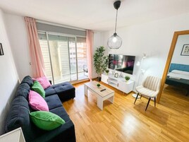 Una televisión de pantalla plana