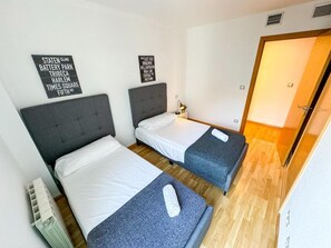 تجهيزات عازلة للصوت ومكواة/لوح كي وواي فاي مجانًا