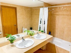Bathroom - Bielsa del Pilar - Turistea  (Zaragoza)
